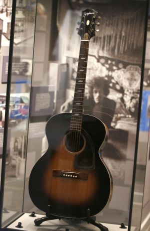 La guitarra acústica de Hendrix. La guitarra acústica de Hendrix.