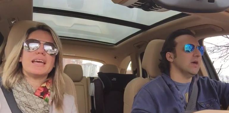 Carmen Porter e Iker Jiménez cantan 'Rumba manía' en su coche Carmen Porter e Iker Jiménez cantan 'Rumba manía' en su coche