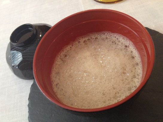 Caldo de cocido con espuma de kimchi. Caldo de cocido con espuma de kimchi.