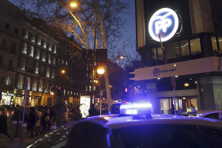 Fachada de la sede del Partido Popular en la calle Genova después de que el juez de la Audiencia Nacional Eloy Velasco haya ordenado cinco registros para investigar posibles pagos del empresario Javier López Madrid al PP madrileño, entre ellos el del despacho de su exgerente Beltrán Gutiérrez Moliner en la sede de los populares. Fachada de la sede del Partido Popular en la calle Genova después de que el juez de la Audiencia Nacional Eloy Velasco haya ordenado cinco registros para investigar posibles pagos del empresario Javier López Madrid al PP madrileño, entre ellos el del despacho de su exgerente Beltrán Gutiérrez Moliner en la sede de los populares.
