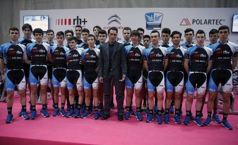 Alberto Contador durante la presentación de los equipos ciclistas junior y sub23 de su Fundación. Alberto Contador durante la presentación de los equipos ciclistas junior y sub23 de su Fundación.