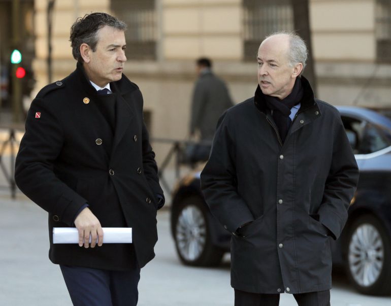 El expresidente de Abengoa Felipe Benjumea (d) llega, con su abogado, a la Audiencia Nacional. El expresidente de Abengoa Felipe Benjumea (d) llega, con su abogado, a la Audiencia Nacional.