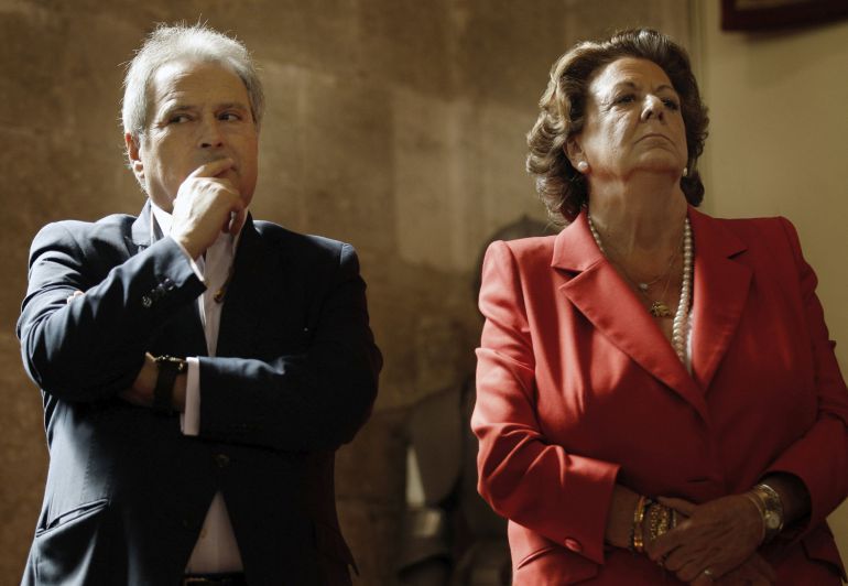 Imagen de archivo de la exalcaldesa de Valencia, Rita Barberá (d), junto al expresidente de la Diputación, Alfonso Rus (i), dos de los nombres clave del PP valenciano, ahora bajo sospecha por la operación Taula Imagen de archivo de la exalcaldesa de Valencia, Rita Barberá (d), junto al expresidente de la Diputación, Alfonso Rus (i), dos de los nombres clave del PP valenciano, ahora bajo sospecha por la operación Taula