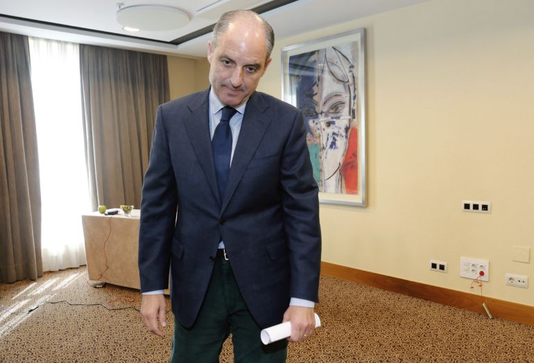 El expresident de la Generalitat Francisco Camps durante sus declaraciones a los periodistas El expresident de la Generalitat Francisco Camps durante sus declaraciones a los periodistas