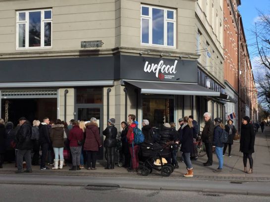 WeFood abrió sus puertas el pasado lunes, 22 de febrero, y desde entonces ha contado con colas permanentes en la puerta. WeFood abrió sus puertas el pasado lunes, 22 de febrero, y desde entonces ha contado con colas permanentes en la puerta.