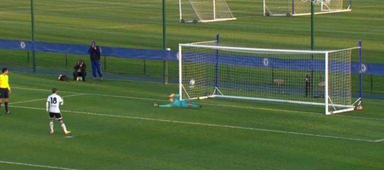 El penalti del Valencia ante el Chelsea en la Youth League. El penalti del Valencia ante el Chelsea en la Youth League.