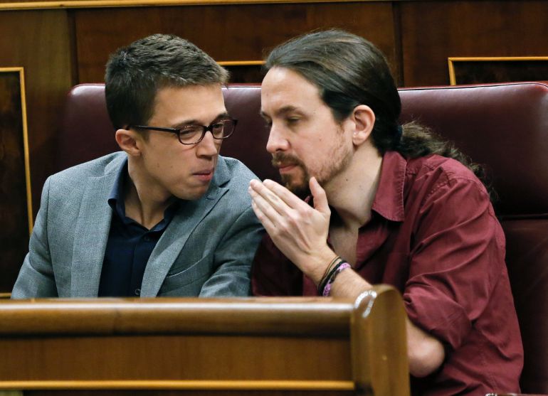 El líder de Podemos, Pablo Iglesias (d) junto al portavoz del partido Íñigo Errejón, en el Congreso El líder de Podemos, Pablo Iglesias (d) junto al portavoz del partido Íñigo Errejón, en el Congreso
