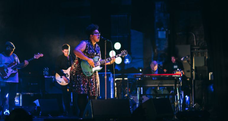 Alabama Shakes durante una actuación Alabama Shakes durante una actuación