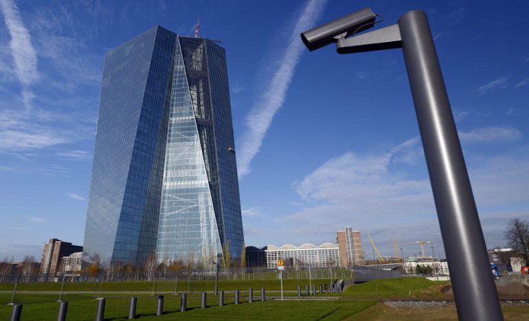 Fotografía de archivo fechada el 7 de diciembre de 2015 que muestra el edificio del Banco Central Europeo (BCE) en Fráncfort, Alemania. Fotografía de archivo fechada el 7 de diciembre de 2015 que muestra el edificio del Banco Central Europeo (BCE) en Fráncfort, Alemania.