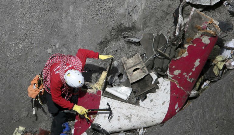 Fotografía de archivo de los restos del avión de Germanwings tras el accidente provocado por Lubitz. Fotografía de archivo de los restos del avión de Germanwings tras el accidente provocado por Lubitz.