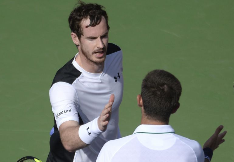 Murray y Delbonis en la red tras el partido. Murray y Delbonis en la red tras el partido.