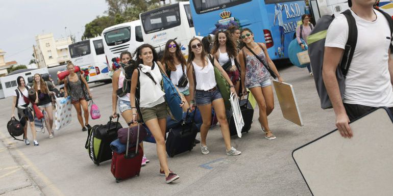 Radiografía de la OMS a los jóvenes españoles: Sufren demasiados deberes, se ven gordos y son poco comunicativos: Sufren demasiados deberes, se ven gordos y son poco comunicativos Radiografía de la OMS a los jóvenes españoles: Sufren demasiados deberes, se ven gordos y son poco comunicativos: Sufren demasiados deberes, se ven gordos y son poco comunicativos