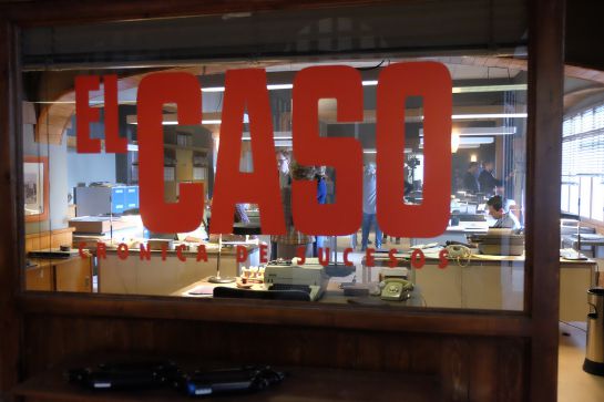Recreación en la serie de la redacción de 'El Caso'