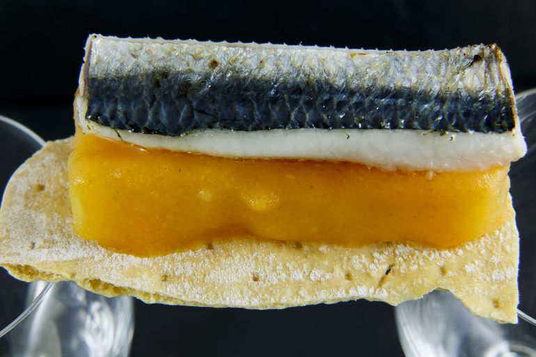 Ajo gañán de la Sierra de Aracena con sardinas. Ajo gañán de la Sierra de Aracena con sardinas.