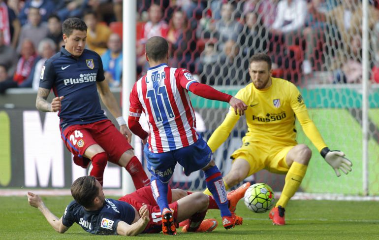 José María Giménez, minutos antes de lesionarse en el Molinón José María Giménez, minutos antes de lesionarse en el Molinón