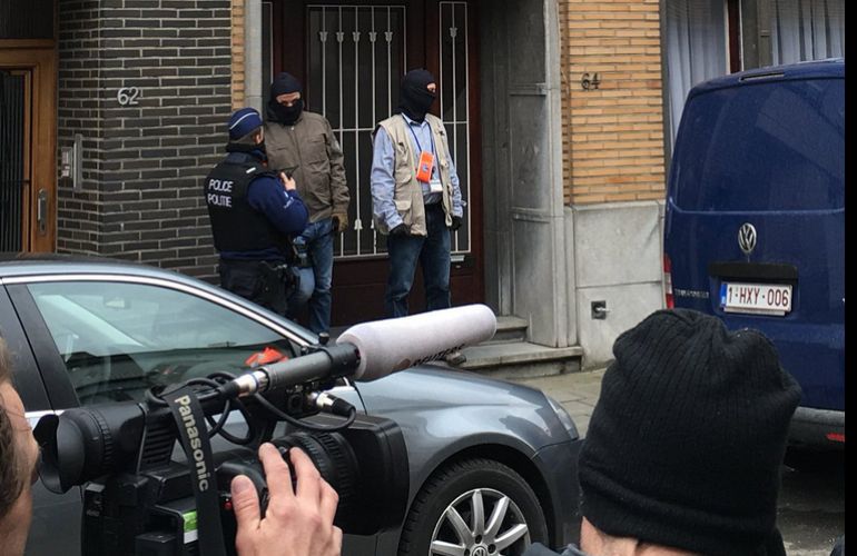 La Policia belga sigue en la vivienda de la calle Busselenberg donde habría detenido a un sospechoso La Policia belga sigue en la vivienda de la calle Busselenberg donde habría detenido a un sospechoso