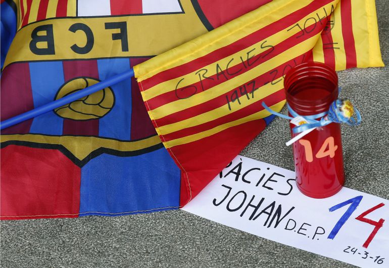 Muestras espontáneas de agradecimiento para rendir homenaje del legado y la figura del legendario jugador y entrenador holandés Muestras espontáneas de agradecimiento para rendir homenaje del legado y la figura del legendario jugador y entrenador holandés