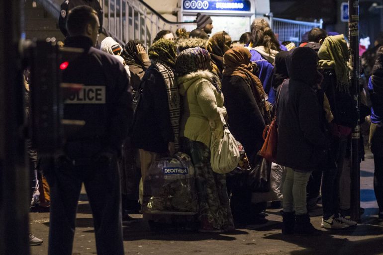 La policía desaloja un campamento junto a la estación de metro de Stalingrad en París (Francia). La policía desaloja un campamento junto a la estación de metro de Stalingrad en París (Francia).