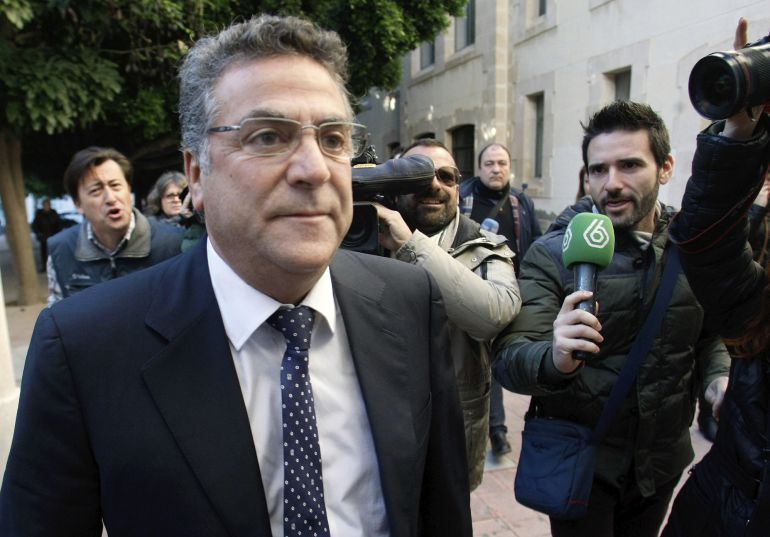 Enrique Ortiz, increpado a la entrada del juicio por el caso "Hansa Urbana" Enrique Ortiz, increpado a la entrada del juicio por el caso "Hansa Urbana"