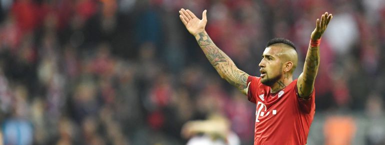 Vidal gesticula en el partido contra el Benfica Vidal gesticula en el partido contra el Benfica