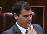 GRA219. MADRID, 06/04/2016.- El presidente de Ciudadanos, Albert Rivera, gesticula durante la intervención del líder de Podemos, Pablo Iglesias, hoy en el Congreso para responder al presidente del Gobierno en funciones, Mariano Rajoy, tras comparecer de forma extraordinaria y por vez primera en esta legislatura para informar de los resultados de la Cumbre de la UE que abordó la situación de los refugiados en Europa. EFE/Juan Carlos Hidalgo
