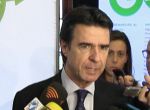 GRA270. SANTA CRUZ DE TENERIFE, 11/04/2016.- El ministro de Industria, Energía y Turismo, José Manuel Soria, hace declaraciones a los medios tras la presentación del Plan de Espacios Coworking y Empleo Joven de la Escuela de Organización Industrial (EOI) celebrada en el Cabildo de Tenerife. Durante una entrevista en Cope Canarias, Soria ha negado que tenga o que haya tenido empresas en Panamá, tal como aparece en los conocidos como papeles de Panamá. EFE/EFE-TV