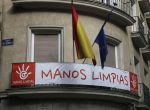 GRA041. MADRID, 15/04/2016.- Sede del sindicato Manos Límpias donde la Unidad de Delincuencia Económica y Fiscal realiza un registro esta mañana. La UDEF de la Policía investiga a Manos Limpias y a Ausbanc por un posible delito de extorsión a bancos y empresas. EFE/Ángel Díaz