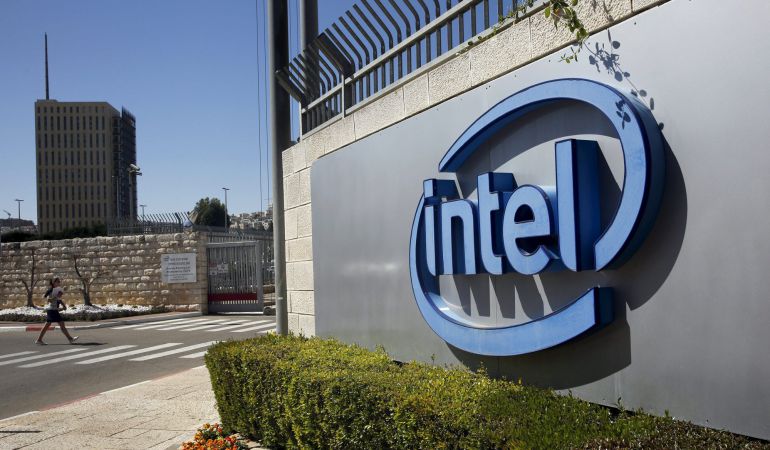 Logotipo de Intel en sus oficinas en Jerusalén. Logotipo de Intel en sus oficinas en Jerusalén.