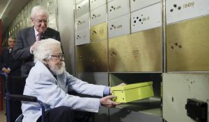 Del Paso, depositando su legado en la Caja de las Letras del Instituto Cervantes Del Paso, depositando su legado en la Caja de las Letras del Instituto Cervantes