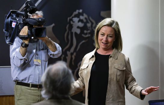 La diputada de Coalición Canaria (CC), Ana Oramas, a su llegada a la rueda de prensa La diputada de Coalición Canaria (CC), Ana Oramas, a su llegada a la rueda de prensa