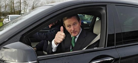 Enda Kenny, líder del Fine Gael, una de las claves para formar el nuevo gobierno. Enda Kenny, líder del Fine Gael, una de las claves para formar el nuevo gobierno.
