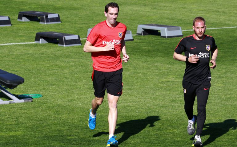 Godín entrena con el preparador físico en Majadahon Godín entrena con el preparador físico en Majadahon