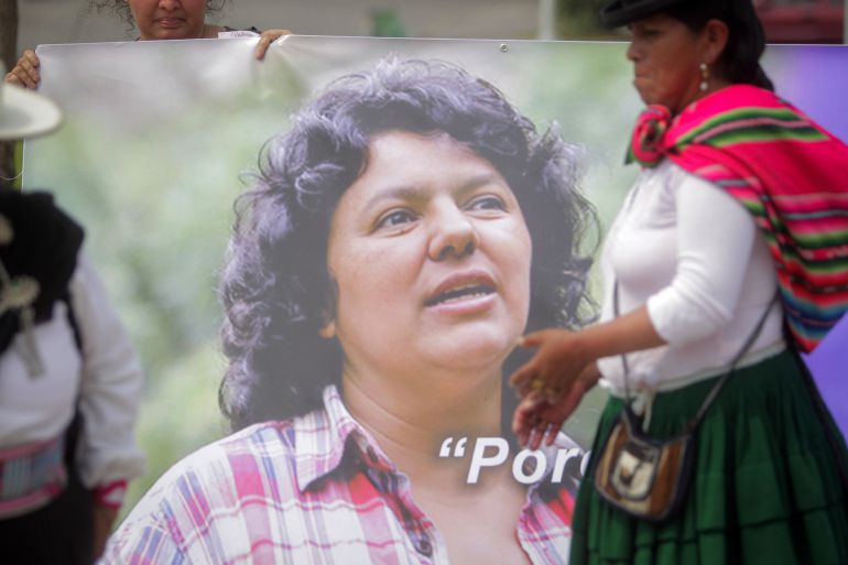 Integrantes de la Red Latinoamericana de Mujeres Defensoras de los Derechos Sociales y Ambientales rinden un homenaje a la ambientalista y activista hondureña Berta Cáceres Integrantes de la Red Latinoamericana de Mujeres Defensoras de los Derechos Sociales y Ambientales rinden un homenaje a la ambientalista y activista hondureña Berta Cáceres