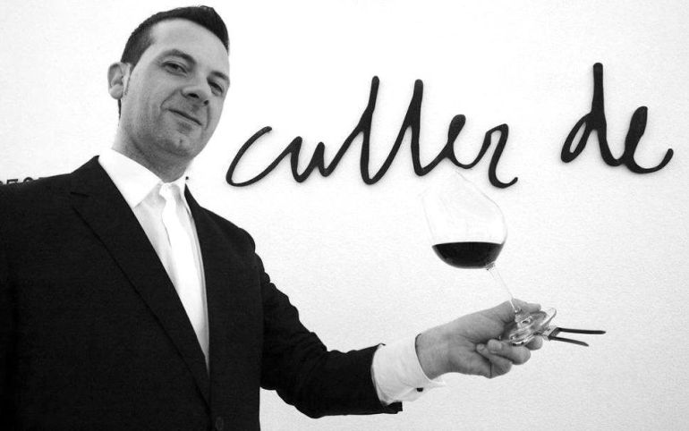 Óscar Quintana trabaja como 'maître' en el restaurante Culler de Pau. Óscar Quintana trabaja como 'maître' en el restaurante Culler de Pau.