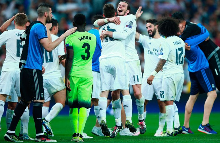 Los jugadores del Real Madrid celebran su clasificación para la final de la Champions League de Milán Los jugadores del Real Madrid celebran su clasificación para la final de la Champions League de Milán