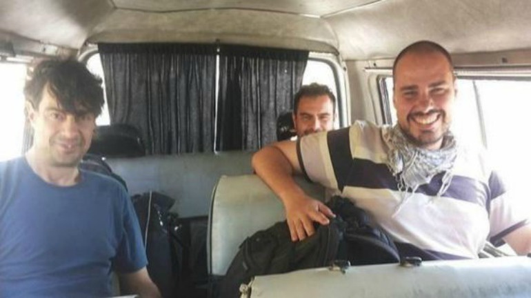 Antonio Pampliega, José Manuel López, y Ángel Sastre se encontraban en la ciudad de Alepo el 12 de julio de 2015, último día en que se tuvo contacto directo con ellos Antonio Pampliega, José Manuel López, y Ángel Sastre se encontraban en la ciudad de Alepo el 12 de julio de 2015, último día en que se tuvo contacto directo con ellos