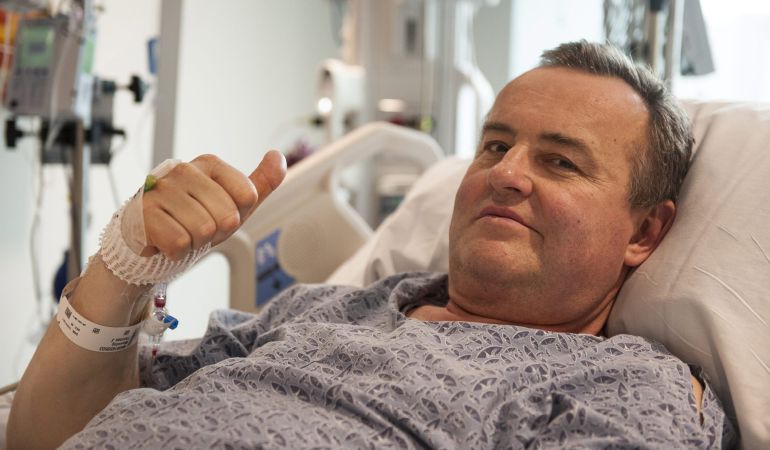 Fotografía distribuida por el Hospital General de Massachusetts que muestra al paciente Thomas Manning tras ser sometido con éxito al primer transplante de pene en Estados Unidos. Fotografía distribuida por el Hospital General de Massachusetts que muestra al paciente Thomas Manning tras ser sometido con éxito al primer transplante de pene en Estados Unidos.