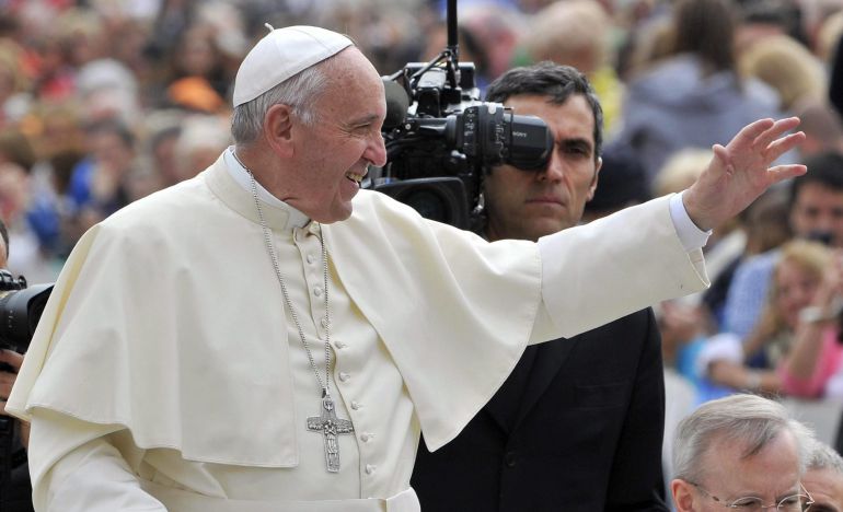 El papa Francisco saluda a los fieles a su llegada a la audiencia general de los miércoles en la plaza de San Pedro del Vaticano el pasado 11 de mayo El papa Francisco saluda a los fieles a su llegada a la audiencia general de los miércoles en la plaza de San Pedro del Vaticano el pasado 11 de mayo