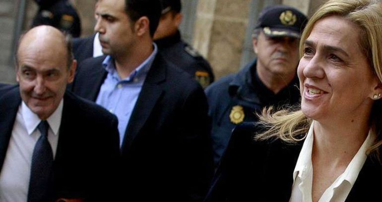 La infanta Cristina y uno de sus abogados, Miquel Roca. La infanta Cristina y uno de sus abogados, Miquel Roca.