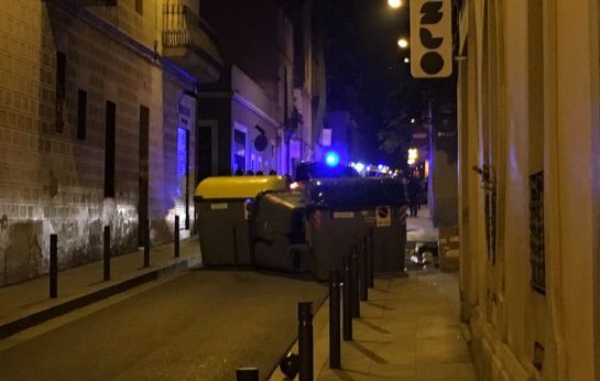 Banco Expropiado: Tercera noche de enfrentamientos en el barrio de Gràcia de Barcelona Banco Expropiado: Tercera noche de enfrentamientos en el barrio de Gràcia de Barcelona