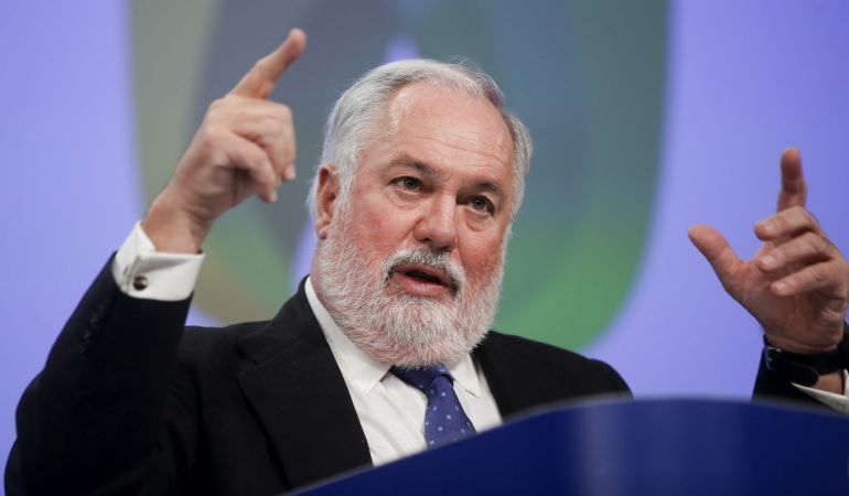 El comisario europeo de Acción por el Clima y Energía, Miguel Arias Cañete, durante una rueda de prensa El comisario europeo de Acción por el Clima y Energía, Miguel Arias Cañete, durante una rueda de prensa