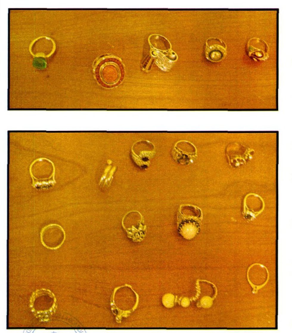 Anillos de oro propiedad de Langdon. Anillos de oro propiedad de Langdon.