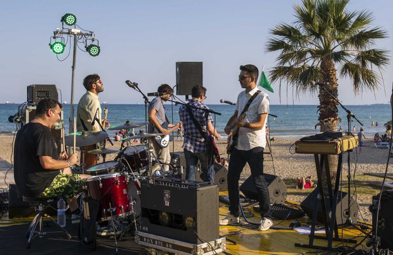 El FIB también tiene conciertos en la playa, que se note que son vacaciones El FIB también tiene conciertos en la playa, que se note que son vacaciones