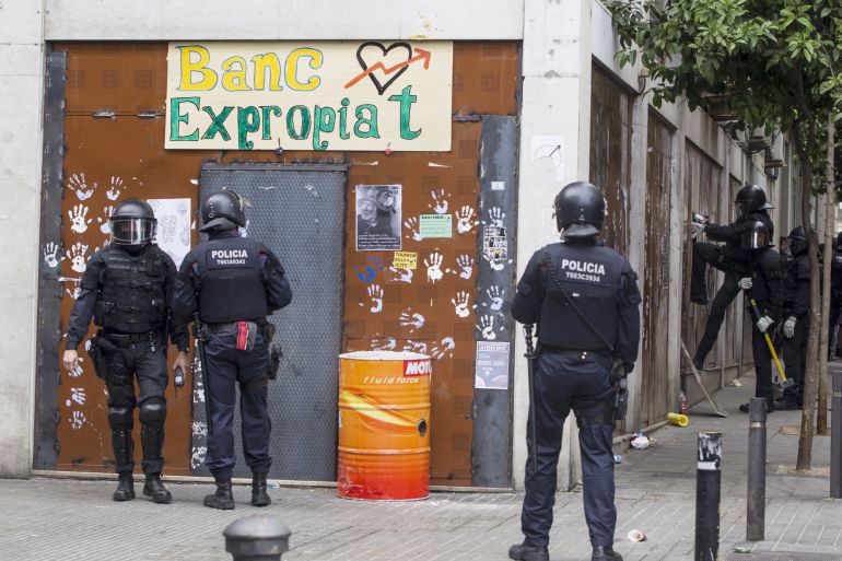 El desalojo de los okupas duro casi cuatro horas El desalojo de los okupas duro casi cuatro horas