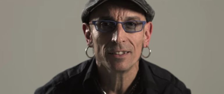 El cantante Fito Cabrales presenta un videoclip de su tema 'Acabo de llegar' junto a los niños y niñas de oncología del hospital de Cruces (Bizcaia) El cantante Fito Cabrales presenta un videoclip de su tema 'Acabo de llegar' junto a los niños y niñas de oncología del hospital de Cruces (Bizcaia)
