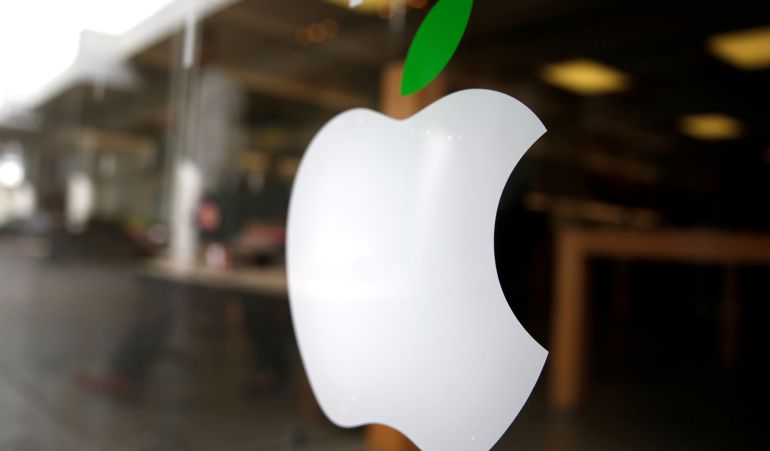 Logotipo de Apple en una de sus tiendas. Logotipo de Apple en una de sus tiendas.