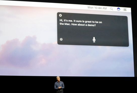 Craig Federighi muestra el asistente de voz Siri para el escritorio. Craig Federighi muestra el asistente de voz Siri para el escritorio.