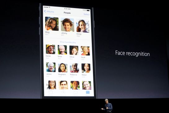 Craig Federighi, vicepresidente de software de Apple, presenta las nuevas características de ‘Fotos’. Craig Federighi, vicepresidente de software de Apple, presenta las nuevas características de ‘Fotos’.