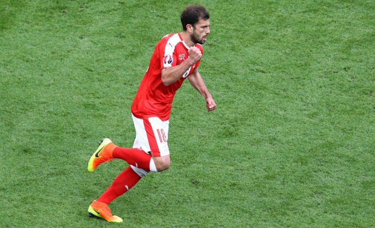 El jugador suizo celebra el gol del empate El jugador suizo celebra el gol del empate