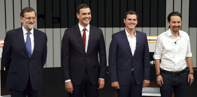 Los cuatro candidatos antes del debate: Mariano Rajoy (i), Pedro Sánchez (2i), Albert Rivera (2d) y Pablo Iglesias (d) Los cuatro candidatos antes del debate: Mariano Rajoy (i), Pedro Sánchez (2i), Albert Rivera (2d) y Pablo Iglesias (d)
